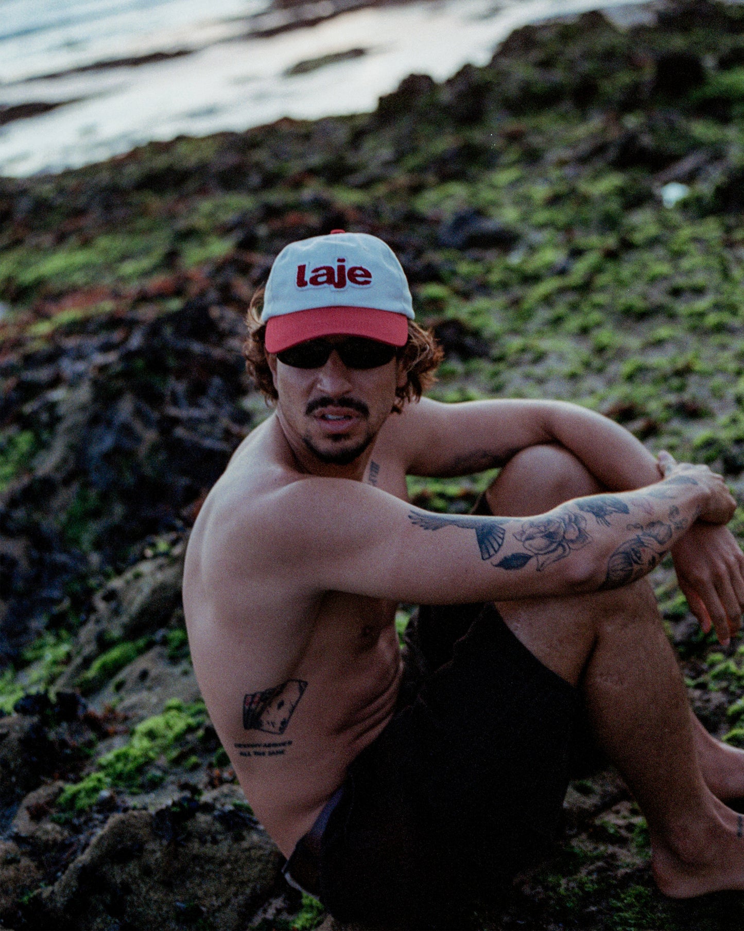 SNAPBACK CHENILLE LOGO HAT